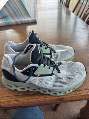On Running helion shoes 8.5